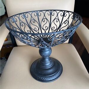 Black Metal Pedestal Fruit Bowl centerpiece
